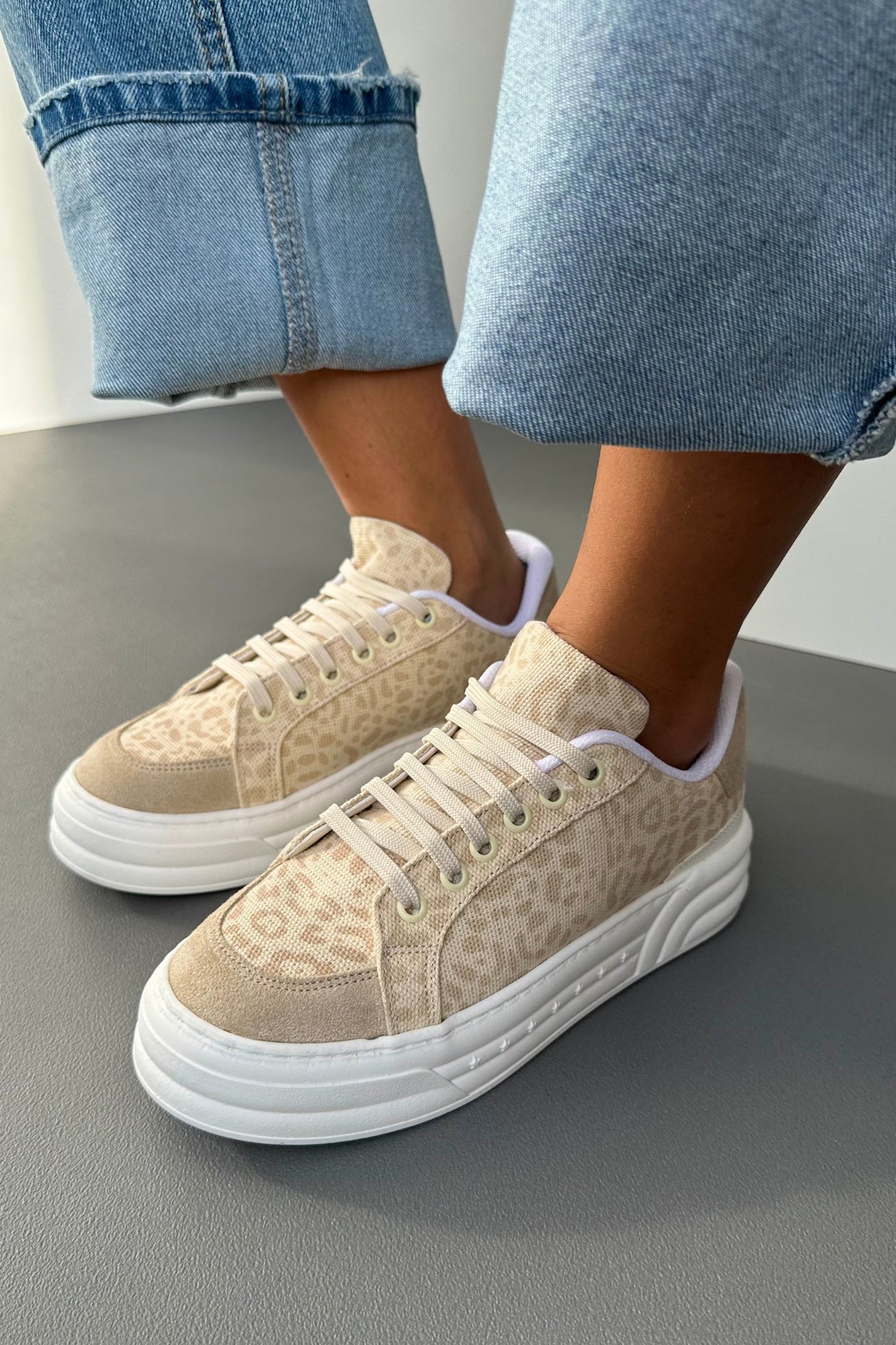 Beige leopard canvas sneaker