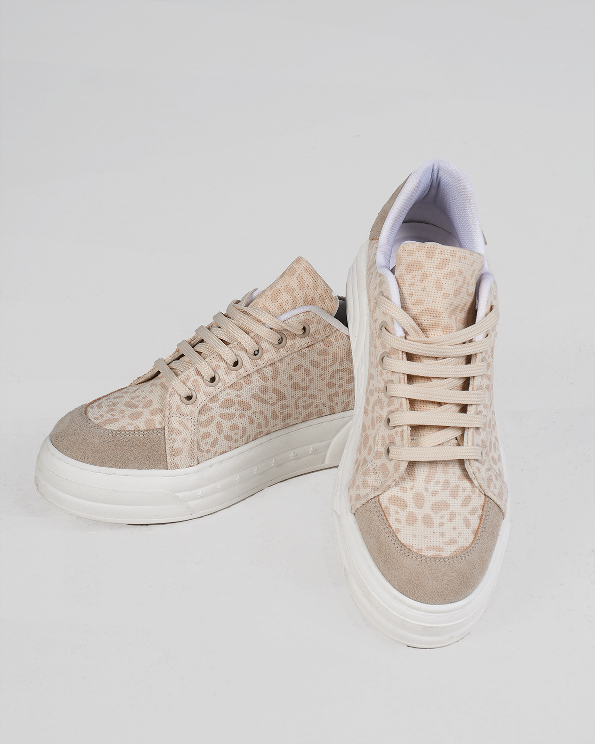 Beige leopard canvas sneaker