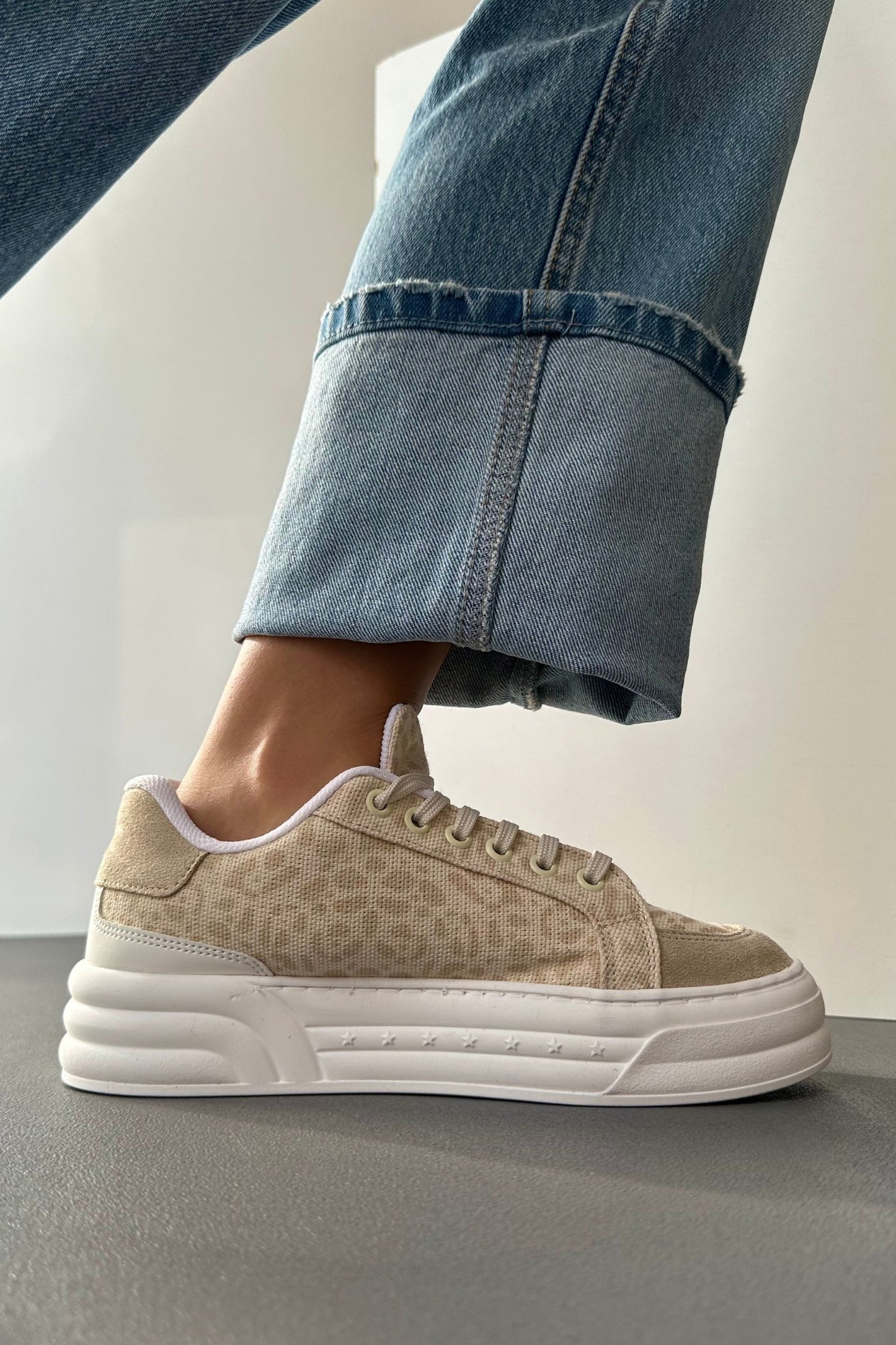 Beige leopard canvas sneaker