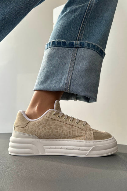 Beige leopard canvas sneaker